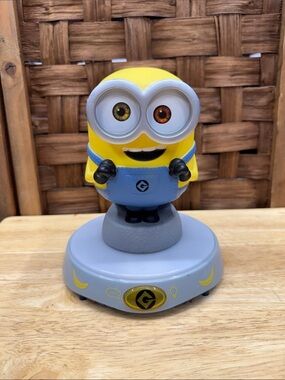Despicable Me - Sing & Light Up 8" Figure Minion - 2017